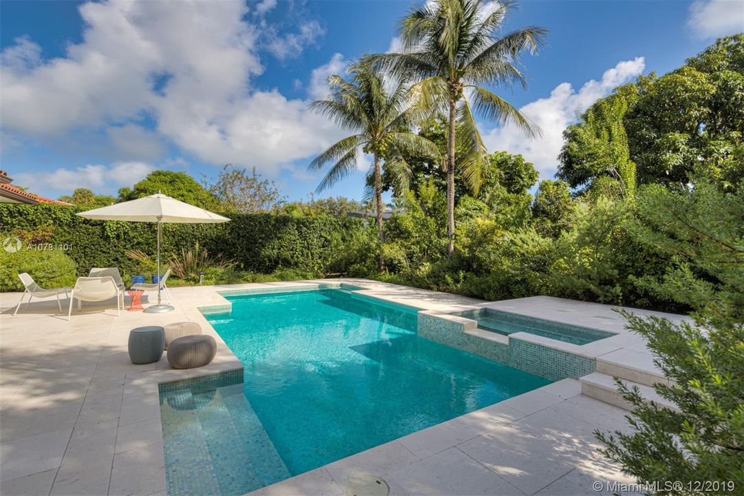 Vendido Recientemente: $2,900,000 (5 camas, 5 baños, 3881 Pies cuadrados)