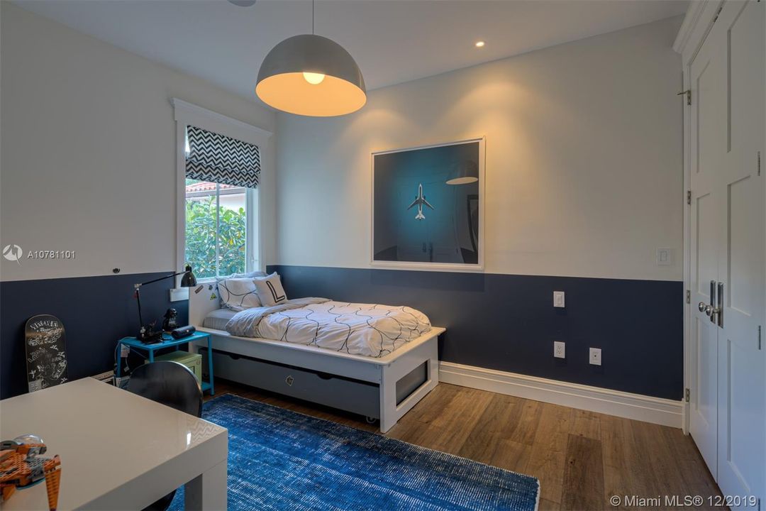 Vendido Recientemente: $2,900,000 (5 camas, 5 baños, 3881 Pies cuadrados)
