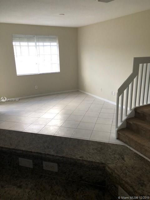 Recientemente alquilado: $1,550 (3 camas, 2 baños, 1627 Pies cuadrados)