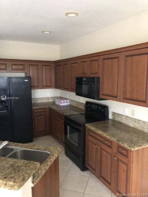 Recientemente alquilado: $1,550 (3 camas, 2 baños, 1627 Pies cuadrados)