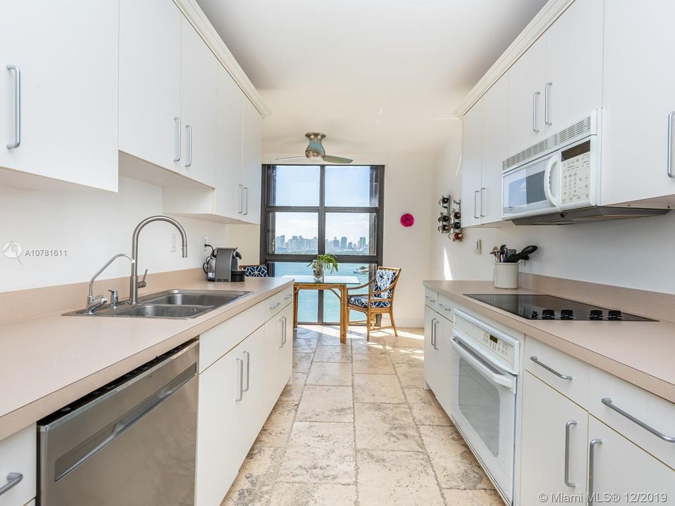 Recently Sold: $895,000 (2 beds, 2 baths, 1440 Square Feet)