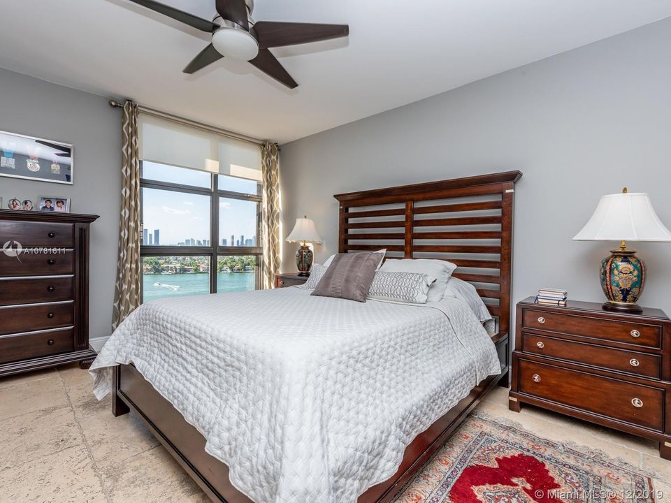 Recently Sold: $895,000 (2 beds, 2 baths, 1440 Square Feet)