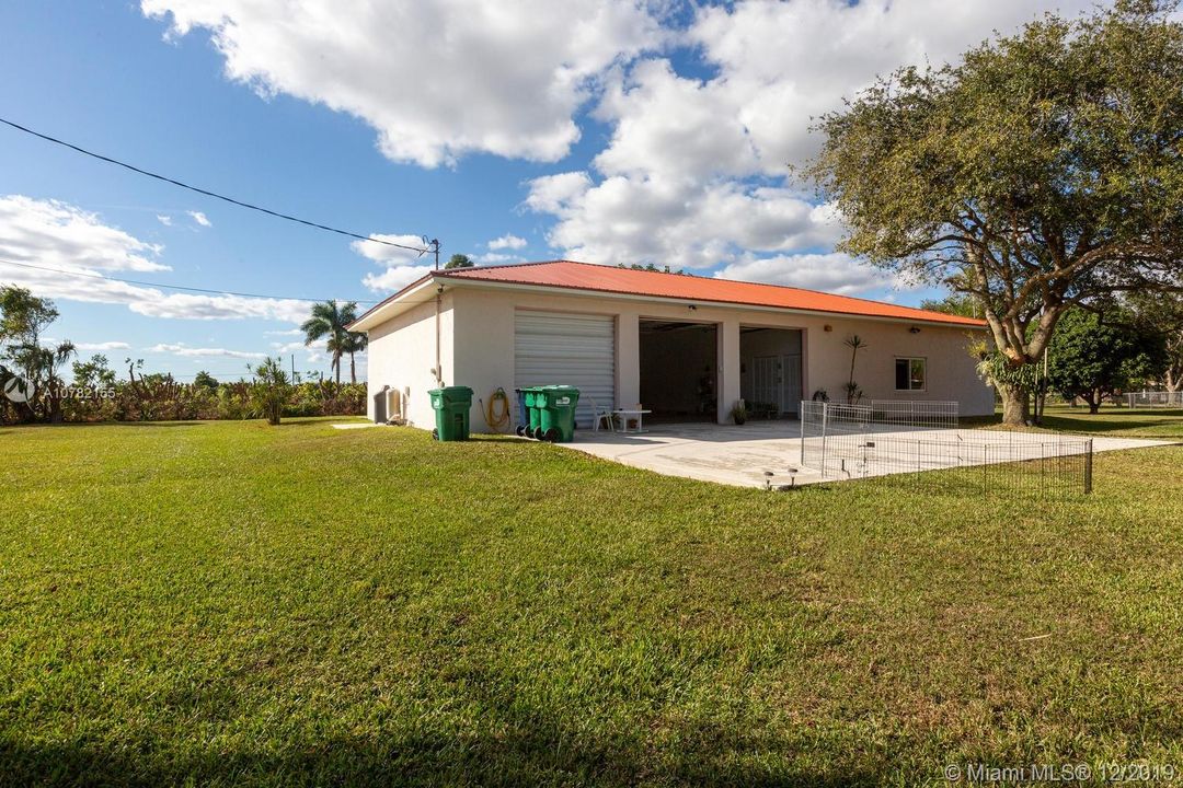Guesthouse & garages