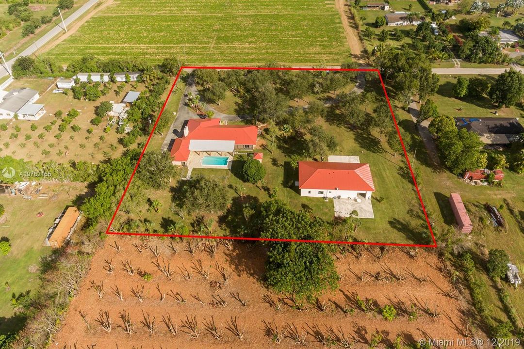 Vendido Recientemente: $725,000 (7 camas, 4 baños, 4738 Pies cuadrados)