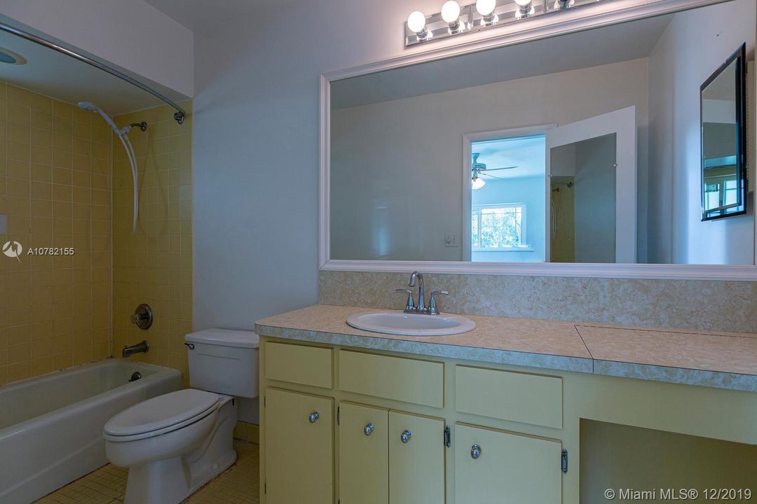Junior Suite Bathroom
