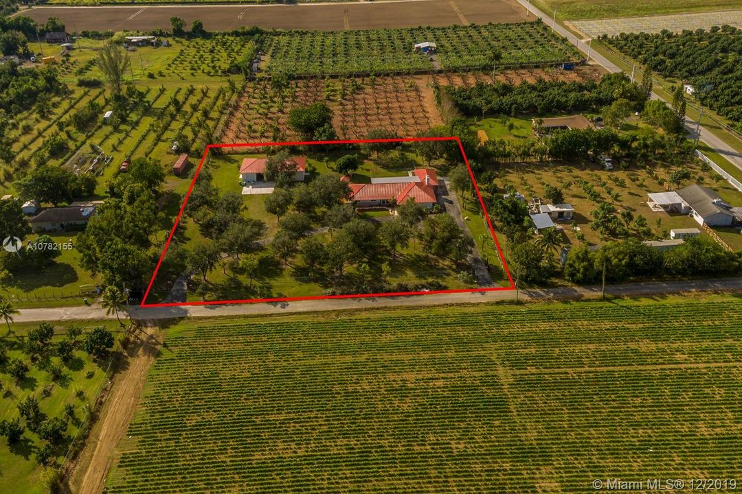 Vendido Recientemente: $725,000 (7 camas, 4 baños, 4738 Pies cuadrados)