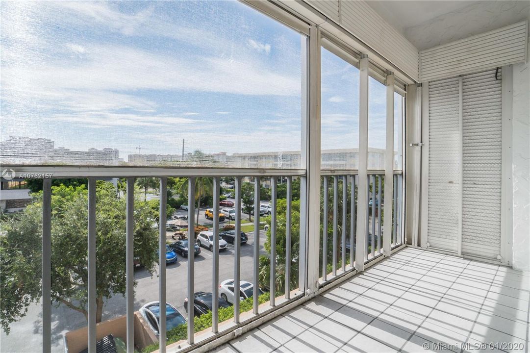 Vendido Recientemente: $172,000 (2 camas, 2 baños, 945 Pies cuadrados)