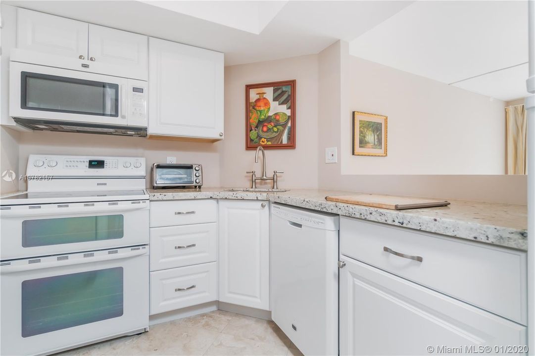 Vendido Recientemente: $172,000 (2 camas, 2 baños, 945 Pies cuadrados)