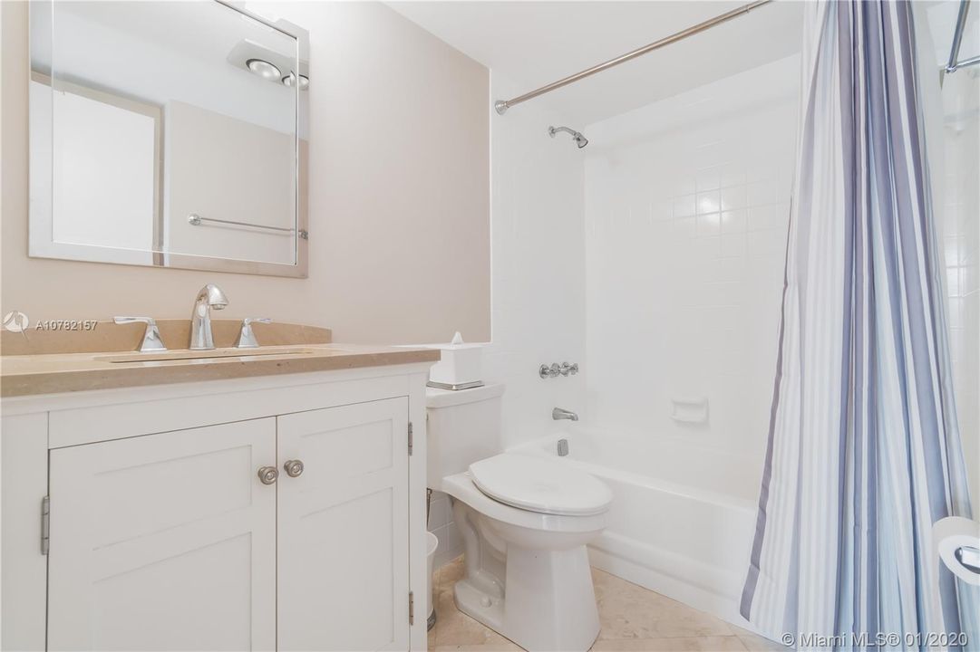 Vendido Recientemente: $172,000 (2 camas, 2 baños, 945 Pies cuadrados)