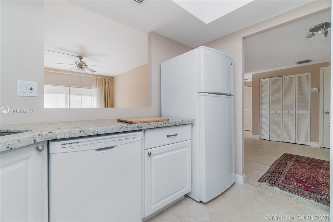 Vendido Recientemente: $172,000 (2 camas, 2 baños, 945 Pies cuadrados)