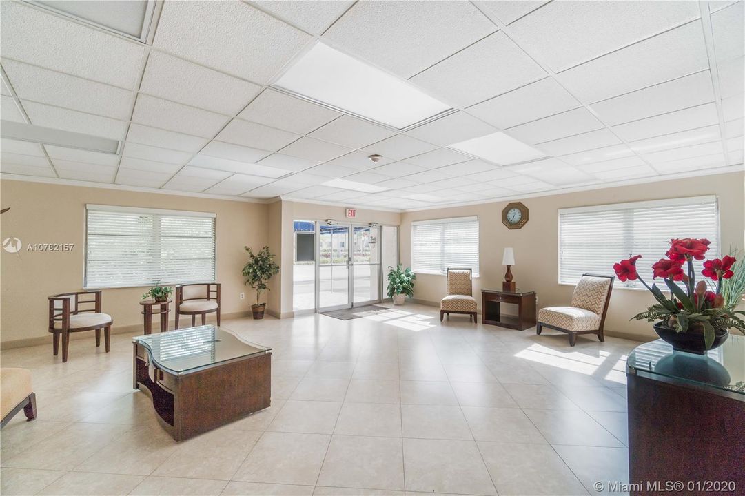 Vendido Recientemente: $172,000 (2 camas, 2 baños, 945 Pies cuadrados)