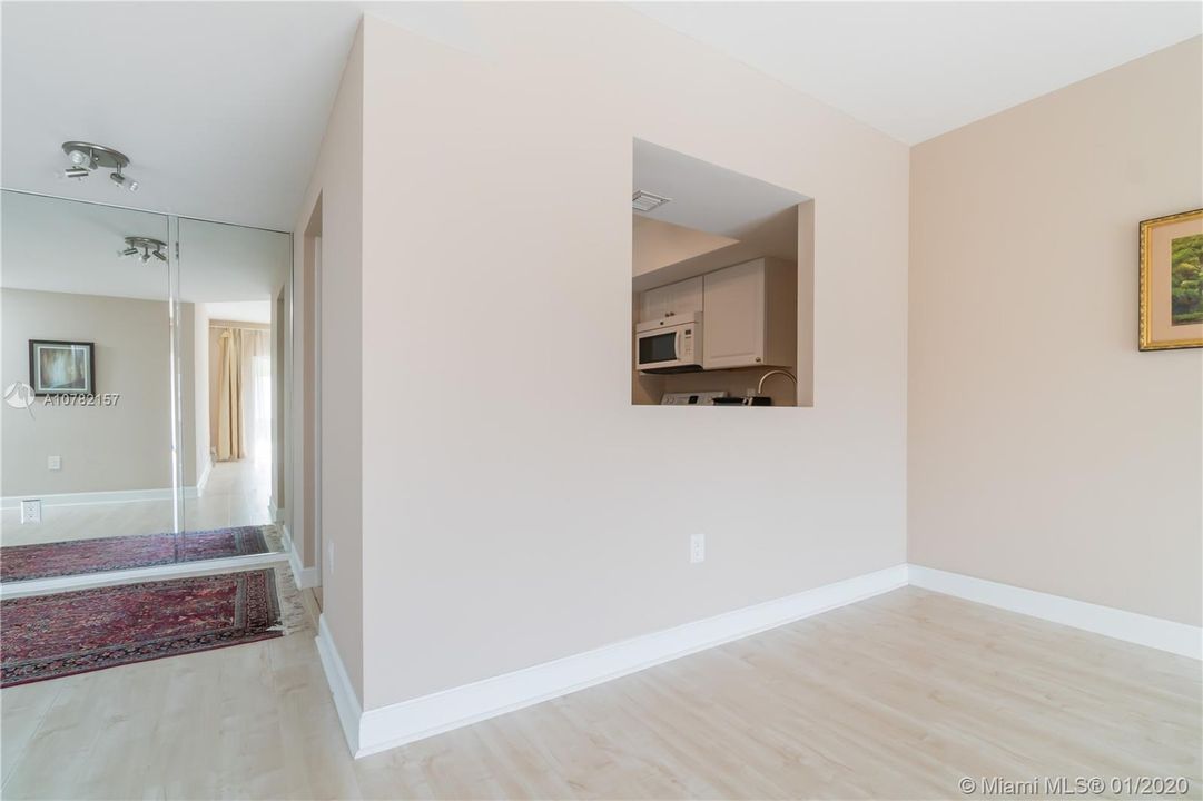 Vendido Recientemente: $172,000 (2 camas, 2 baños, 945 Pies cuadrados)