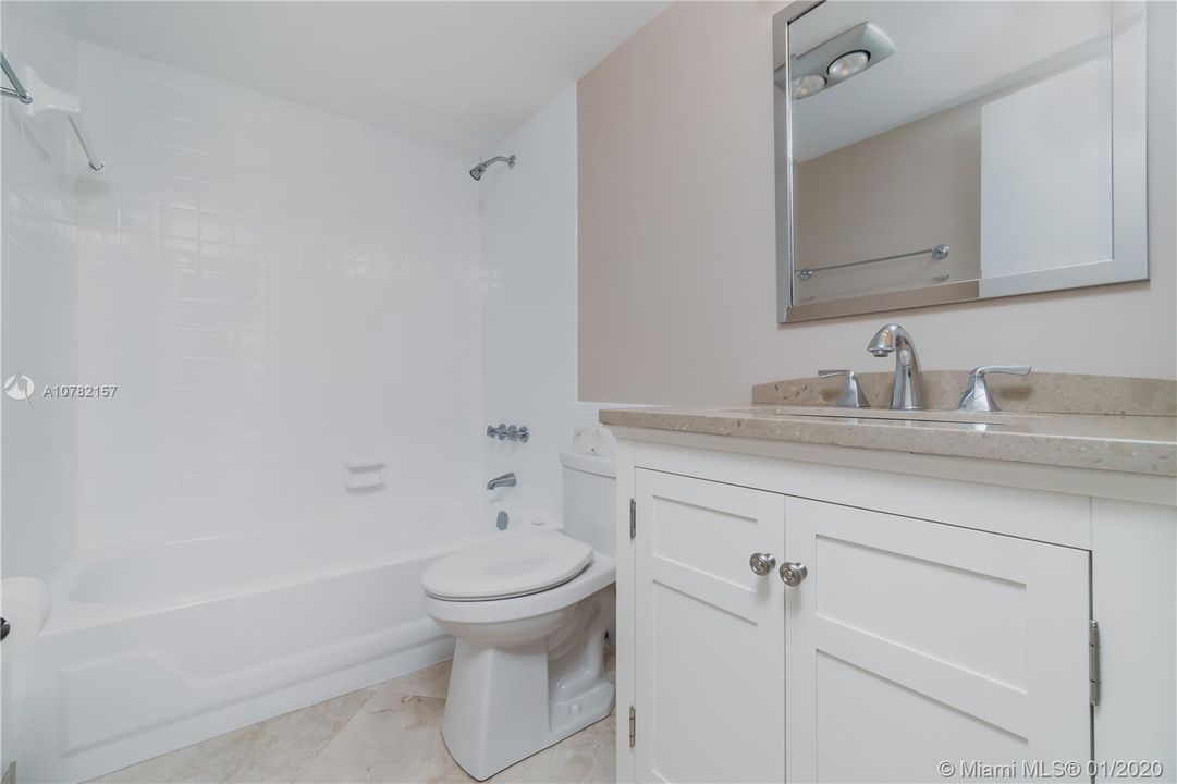 Vendido Recientemente: $172,000 (2 camas, 2 baños, 945 Pies cuadrados)