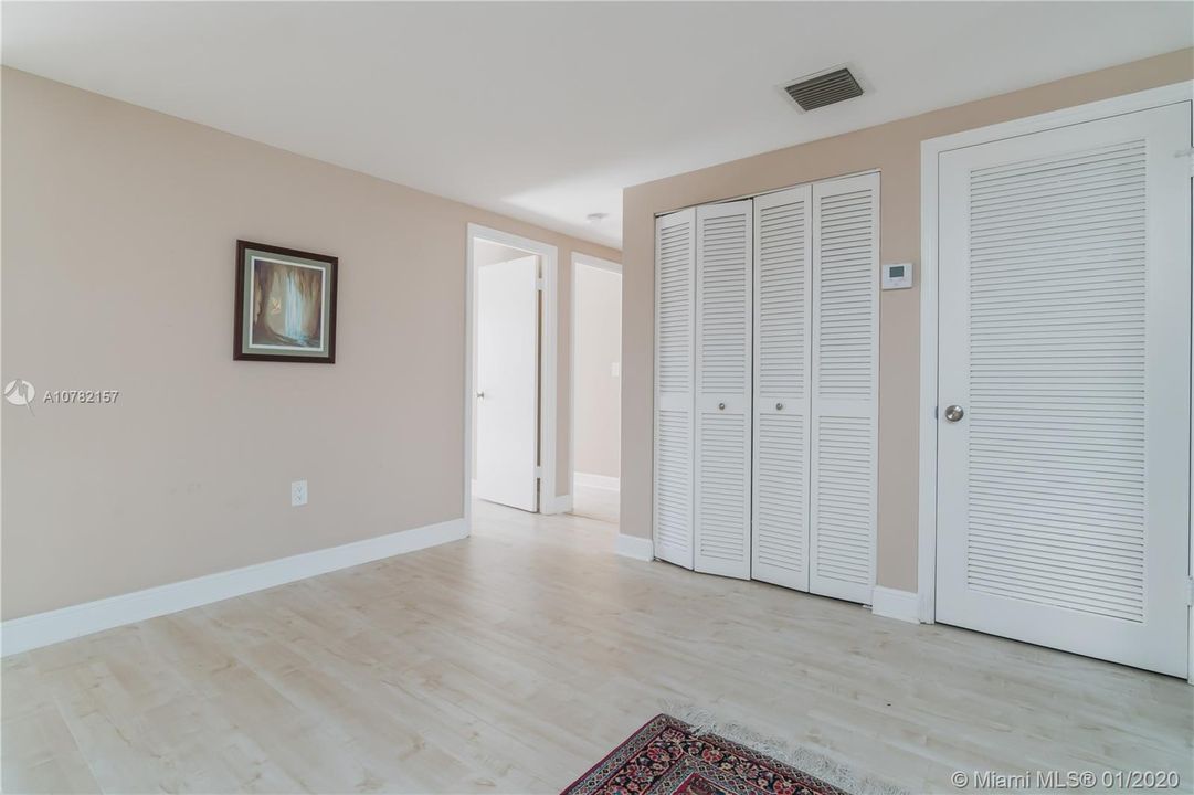 Vendido Recientemente: $172,000 (2 camas, 2 baños, 945 Pies cuadrados)