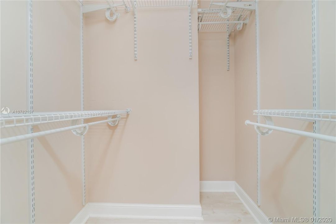 Vendido Recientemente: $172,000 (2 camas, 2 baños, 945 Pies cuadrados)