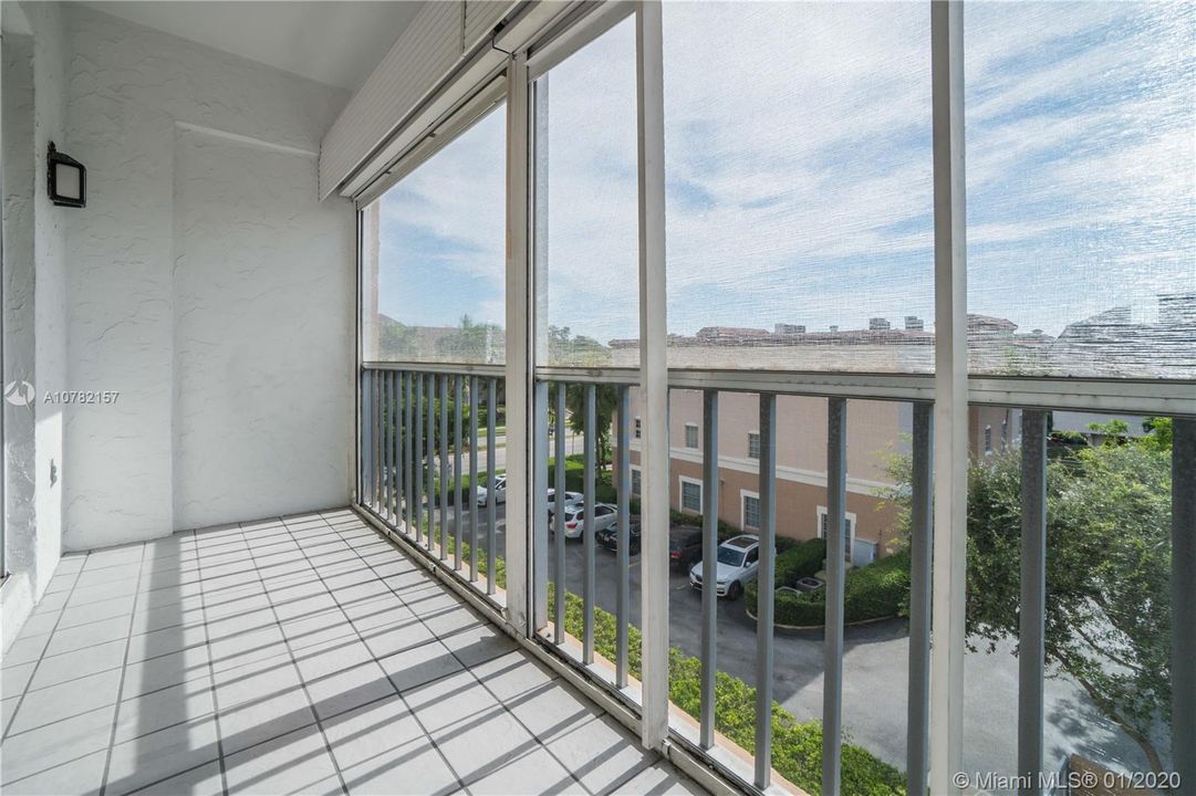 OVERSIZED BALCONY