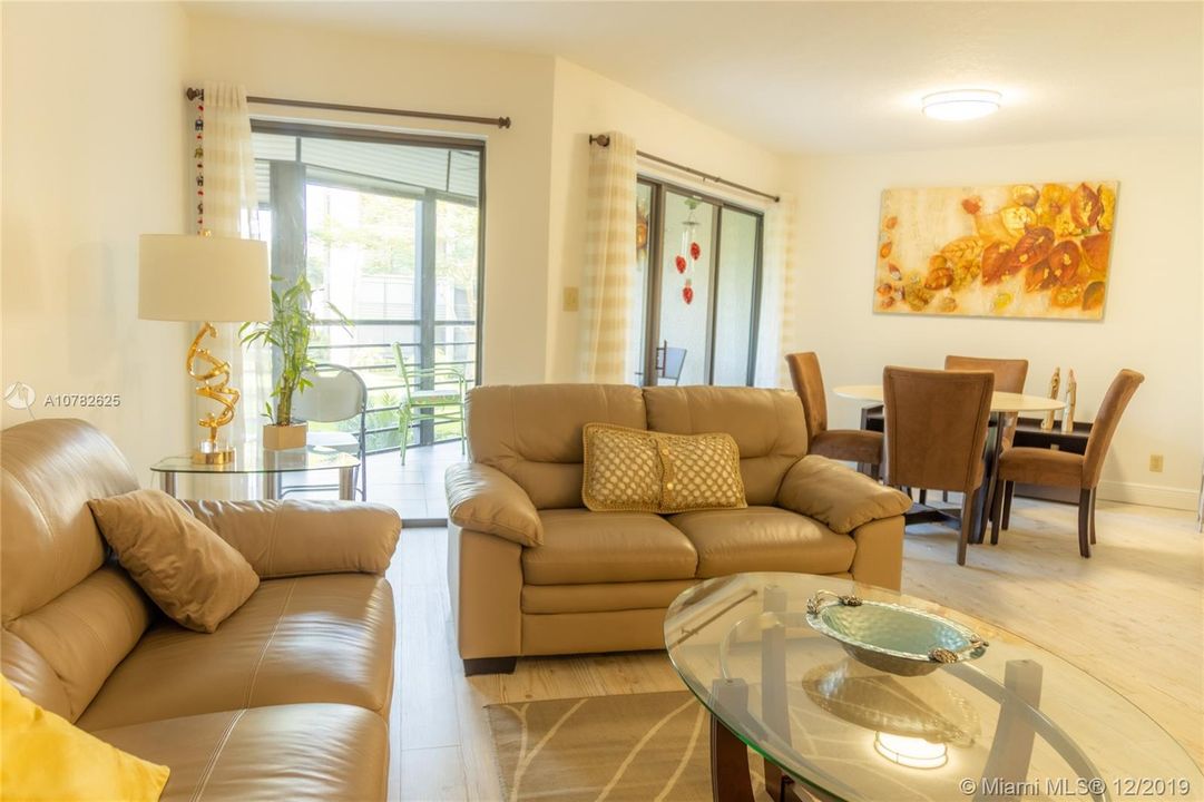 Недавно продано: $195,000 (2 спален, 2 ванн, 1230 Квадратных фут)