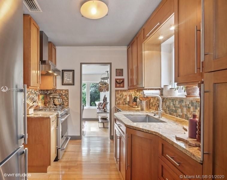 Recently Sold: $798,000 (3 beds, 2 baths, 1390 Square Feet)