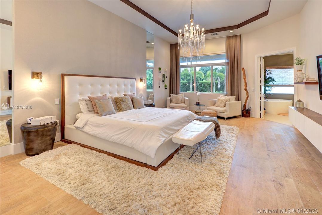 Vendido Recientemente: $1,588,111 (5 camas, 5 baños, 4095 Pies cuadrados)