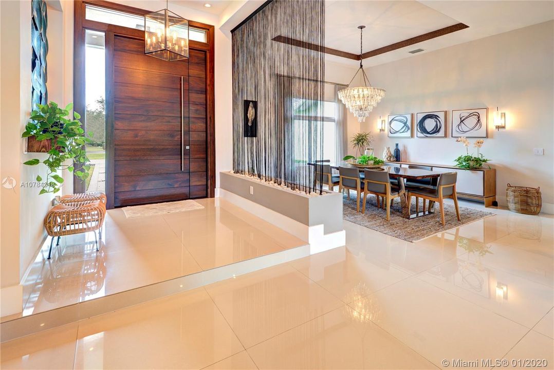 Vendido Recientemente: $1,588,111 (5 camas, 5 baños, 4095 Pies cuadrados)