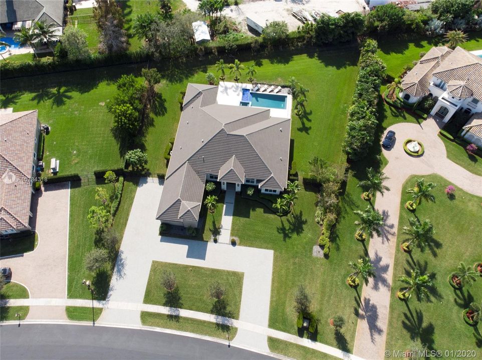 Vendido Recientemente: $1,588,111 (5 camas, 5 baños, 4095 Pies cuadrados)