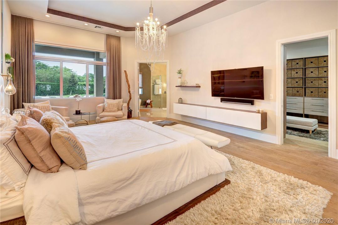 Vendido Recientemente: $1,588,111 (5 camas, 5 baños, 4095 Pies cuadrados)