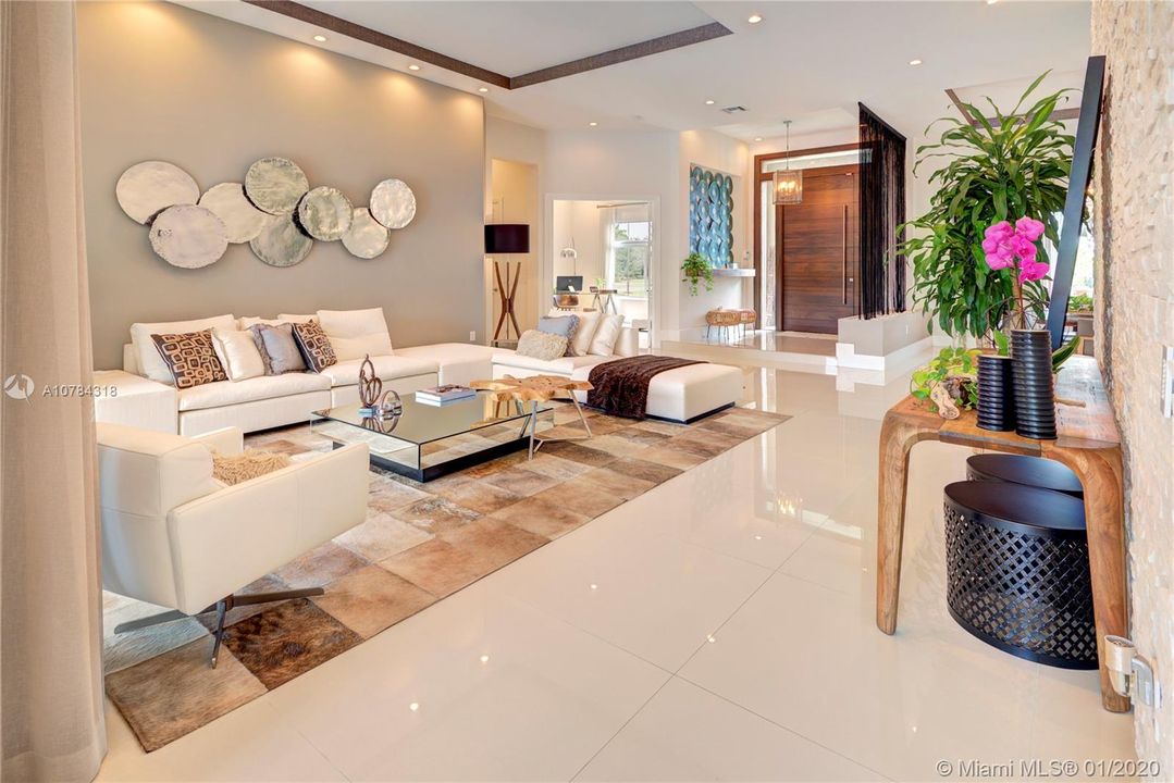 Vendido Recientemente: $1,588,111 (5 camas, 5 baños, 4095 Pies cuadrados)
