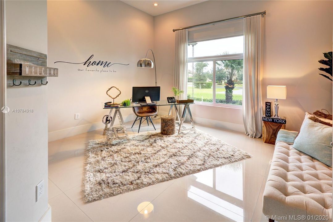 Vendido Recientemente: $1,588,111 (5 camas, 5 baños, 4095 Pies cuadrados)