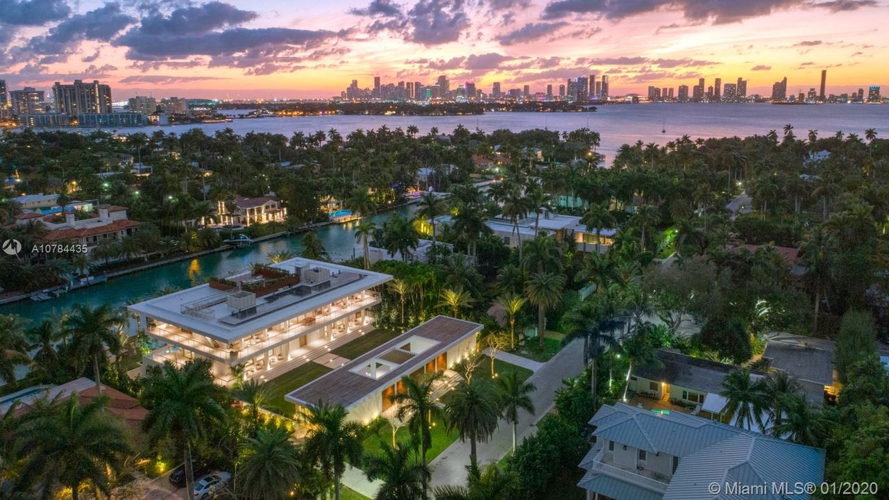 Recently Sold: $27,000,000 (7 beds, 7 baths, 10777 Square Feet)