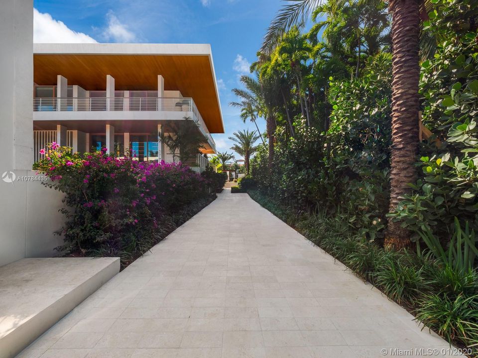 Recently Sold: $27,000,000 (7 beds, 7 baths, 10777 Square Feet)