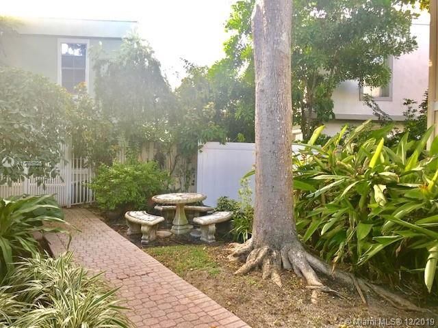 Vendido Recientemente: $169,900 (3 camas, 2 baños, 1000 Pies cuadrados)