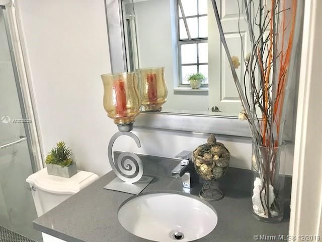 Vendido Recientemente: $169,900 (3 camas, 2 baños, 1000 Pies cuadrados)