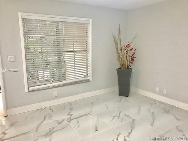 Vendido Recientemente: $169,900 (3 camas, 2 baños, 1000 Pies cuadrados)