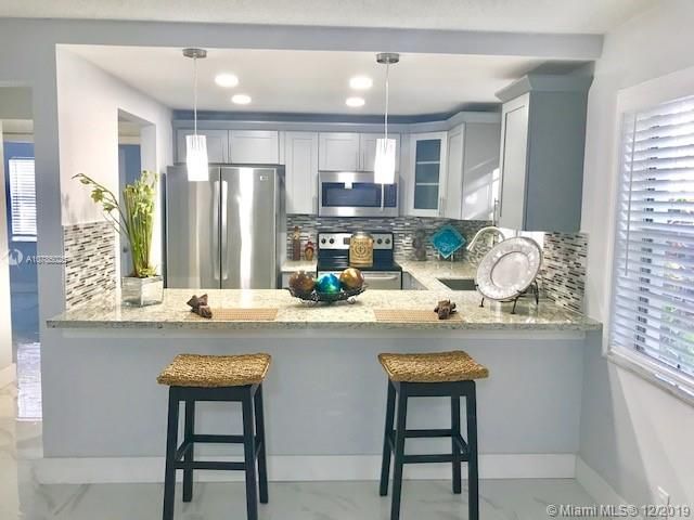 Vendido Recientemente: $169,900 (3 camas, 2 baños, 1000 Pies cuadrados)