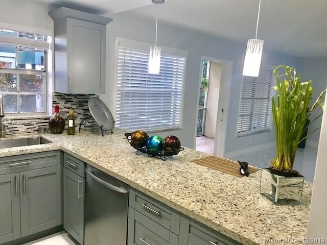Vendido Recientemente: $169,900 (3 camas, 2 baños, 1000 Pies cuadrados)