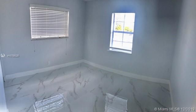 Vendido Recientemente: $169,900 (3 camas, 2 baños, 1000 Pies cuadrados)