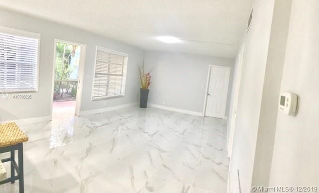 Vendido Recientemente: $169,900 (3 camas, 2 baños, 1000 Pies cuadrados)