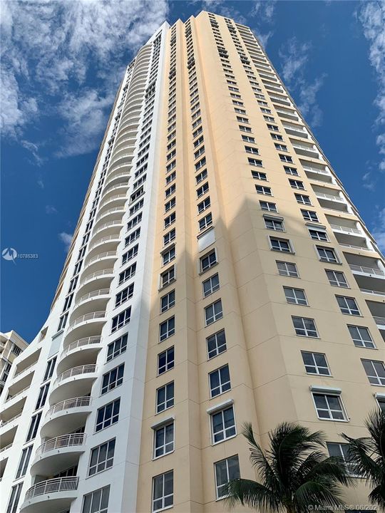 Recently Sold: $2,500,000 (4 beds, 4 baths, 3257 Square Feet)