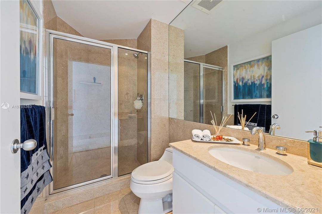 最近售出: $2,500,000 (4 贝兹, 4 浴室, 3257 平方英尺)