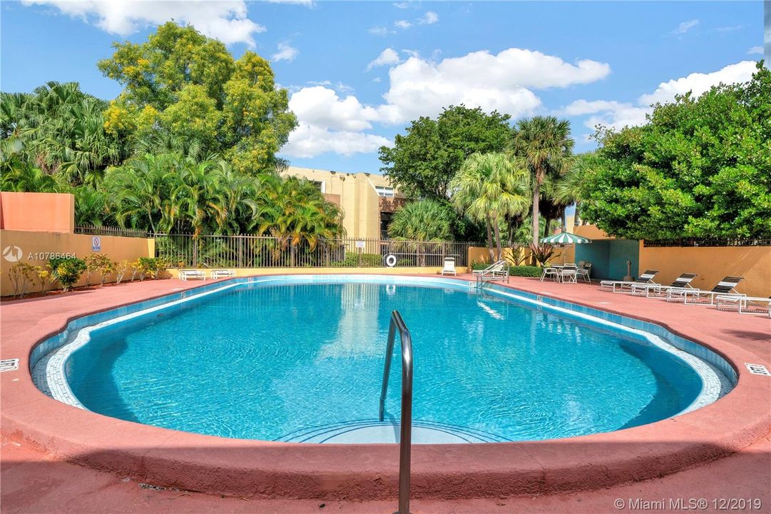 Recently Sold: $160,000 (1 beds, 1 baths, 948 Square Feet)