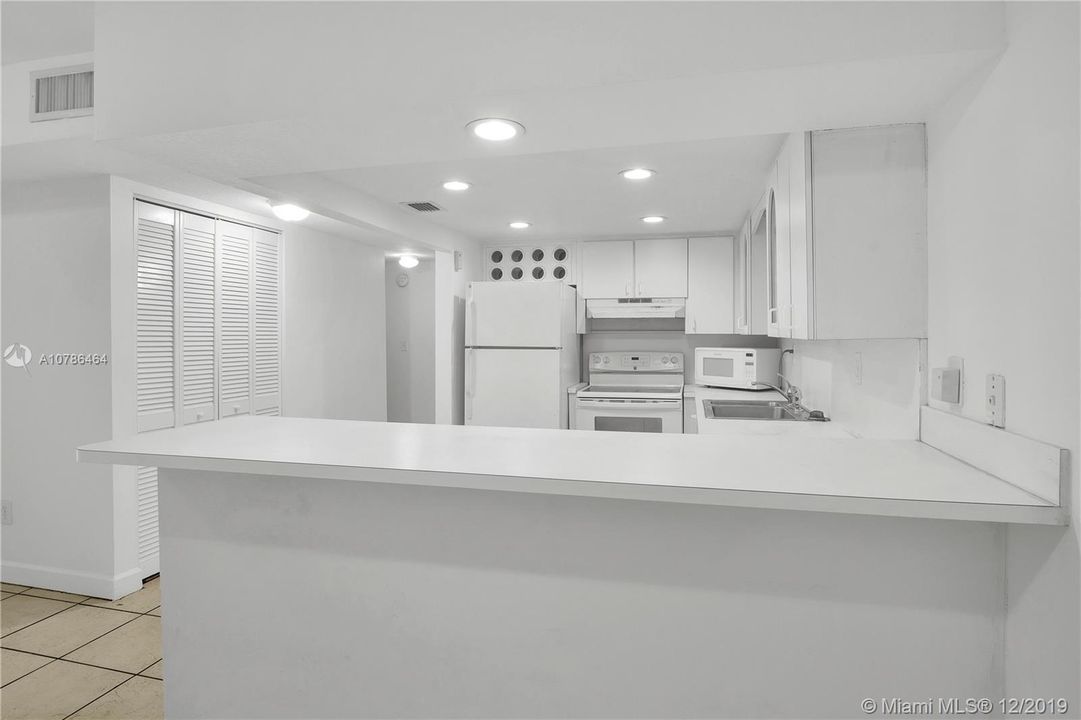Recently Sold: $160,000 (1 beds, 1 baths, 948 Square Feet)