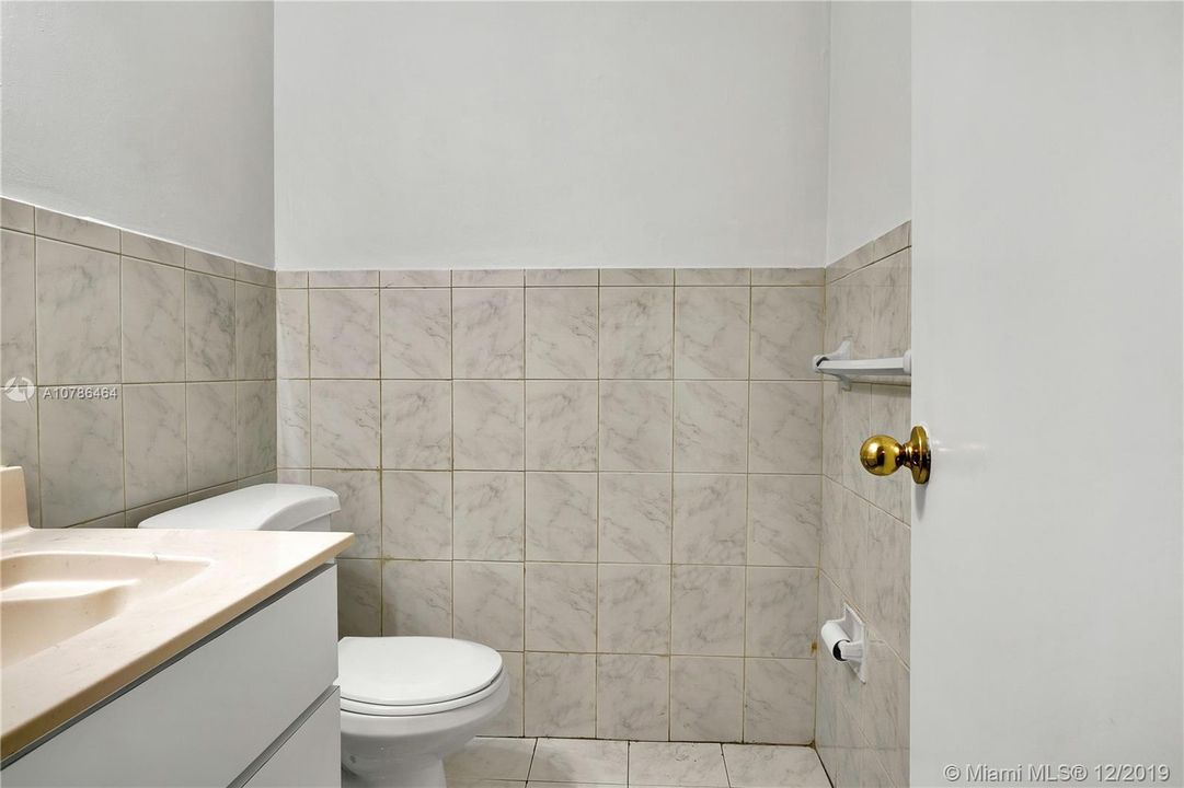 Recently Sold: $160,000 (1 beds, 1 baths, 948 Square Feet)