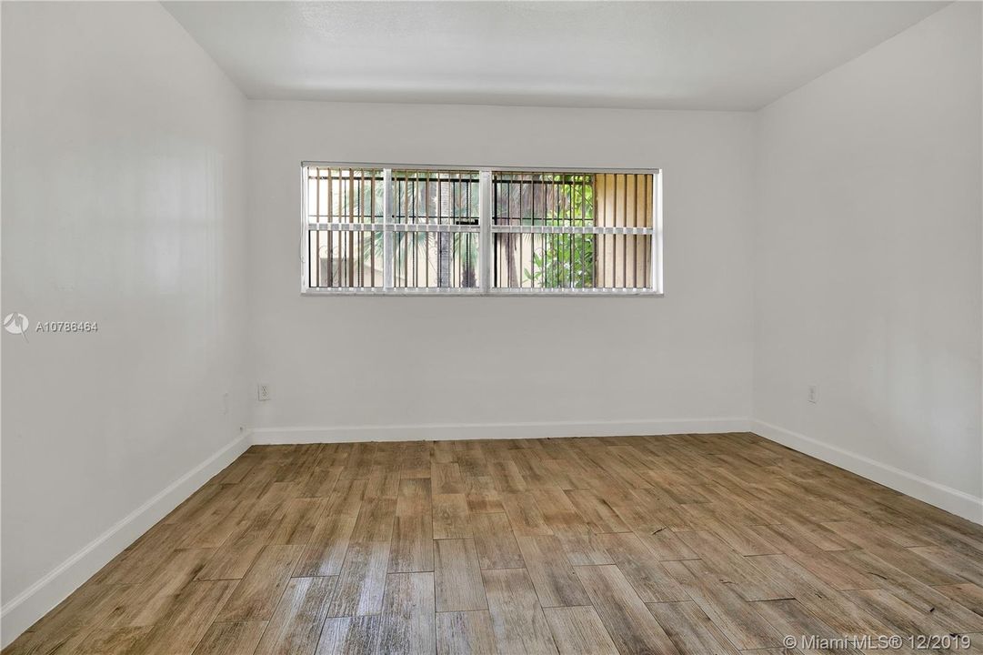 Recently Sold: $160,000 (1 beds, 1 baths, 948 Square Feet)