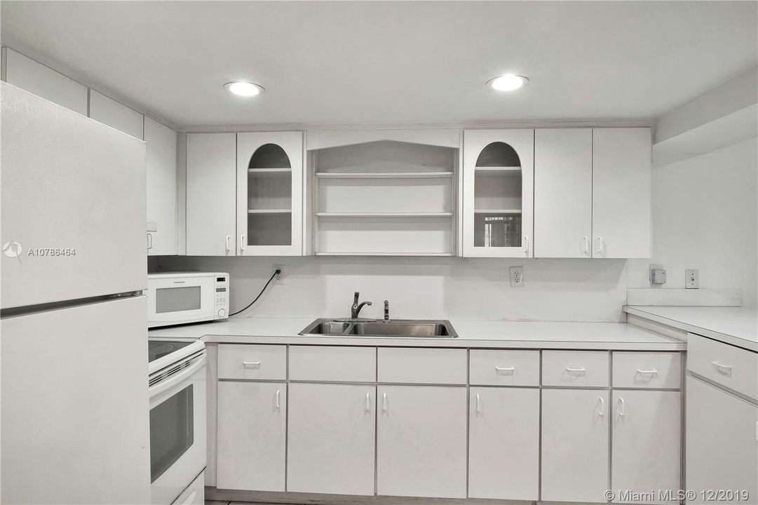 Recently Sold: $160,000 (1 beds, 1 baths, 948 Square Feet)