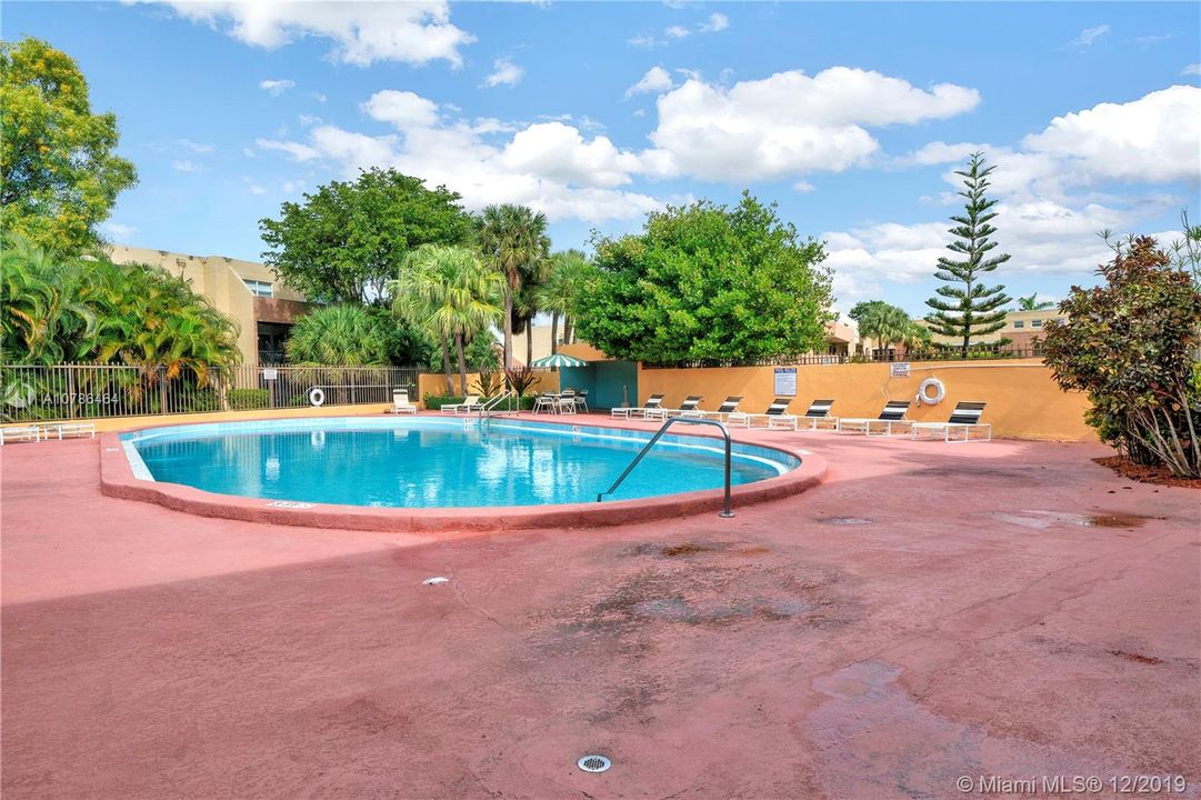 Recently Sold: $160,000 (1 beds, 1 baths, 948 Square Feet)