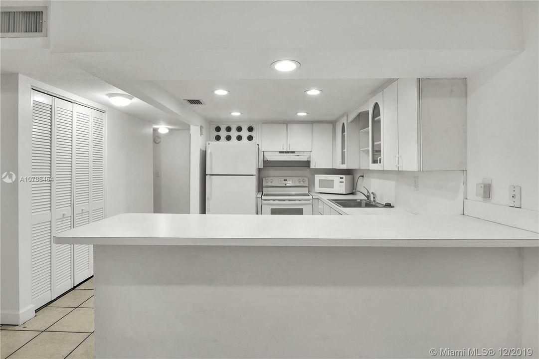 Recently Sold: $160,000 (1 beds, 1 baths, 948 Square Feet)
