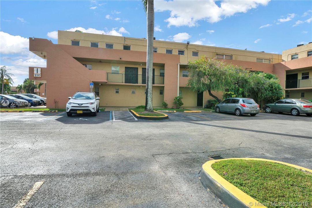 Recently Sold: $160,000 (1 beds, 1 baths, 948 Square Feet)