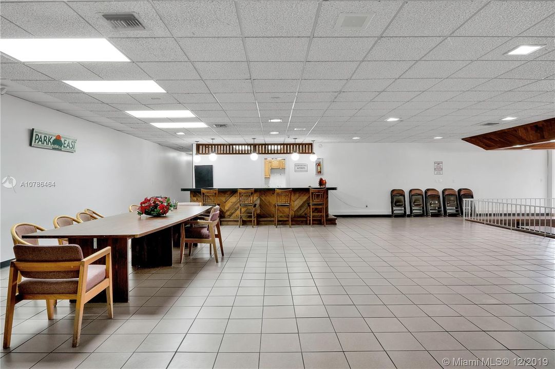 Recently Sold: $160,000 (1 beds, 1 baths, 948 Square Feet)