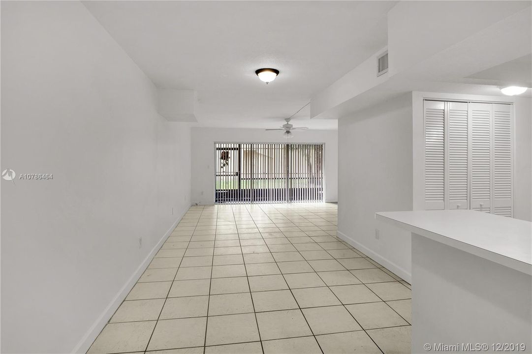 Recently Sold: $160,000 (1 beds, 1 baths, 948 Square Feet)