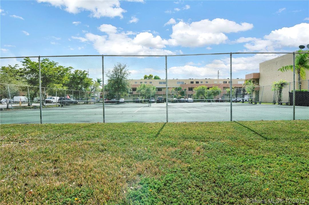 Recently Sold: $160,000 (1 beds, 1 baths, 948 Square Feet)